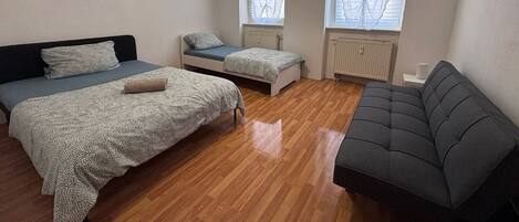 3 bedrooms, iron/ironing board, WiFi, bed sheets
