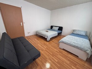 3 bedrooms, iron/ironing board, WiFi, bed sheets