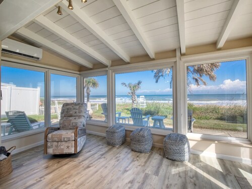 Sunrise Cottage By the Sea | Pet-friendly Oceanfront Cottage with Stunning Views