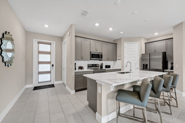 Refrigerador, horno, parrilla de estufa y lavavajillas 