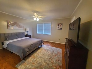 Iron/ironing board, Internet, bed sheets