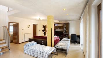 3 bedrooms, desk, iron/ironing board, WiFi