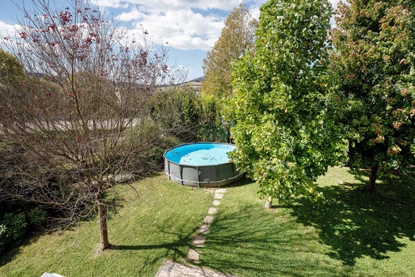 Bañera de hidromasaje al aire libre