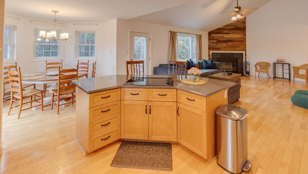 Interior - Cozy 4 bedroom house for rent in the heart of the Mountains.  Minutes to Cannon. (Franconia)