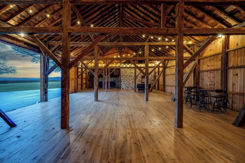 Spacious 7-bedroom house in tranquil Fallston with fitness room, AC