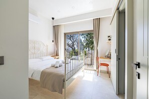 2 bedrooms, iron/ironing board, WiFi