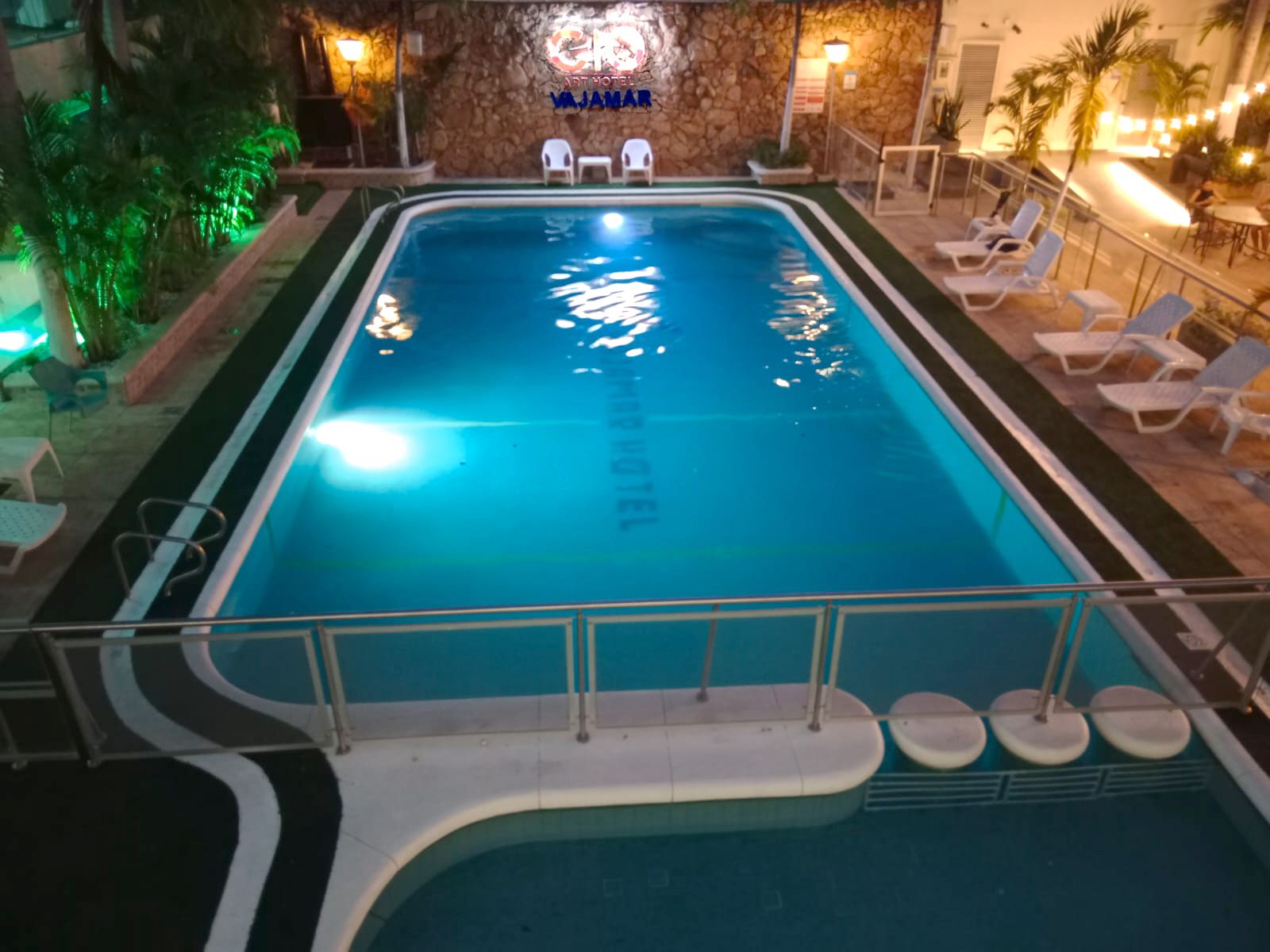 حمام سباحة