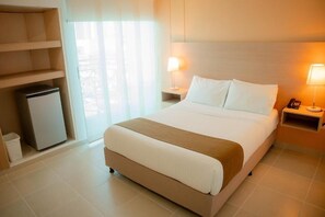 Superior Tek Büyük Yataklı Oda, Balkon, Avlu Manzaralı | Masa, dizüstü bilgisayar çalışma alanı, ücretsiz kablosuz İnternet