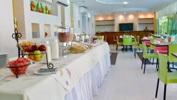 Free daily continental breakfast