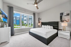 4 bedrooms, in-room safe, iron/ironing board, travel cot - Marvelous Condo near Disney with Resort & Waterpark Access - B41 - 128 (Kissimmee)