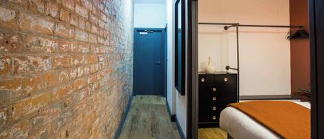 1 Schlafzimmer, Schreibtisch, Bügeleisen/Bügelbrett, Reisekinderbett