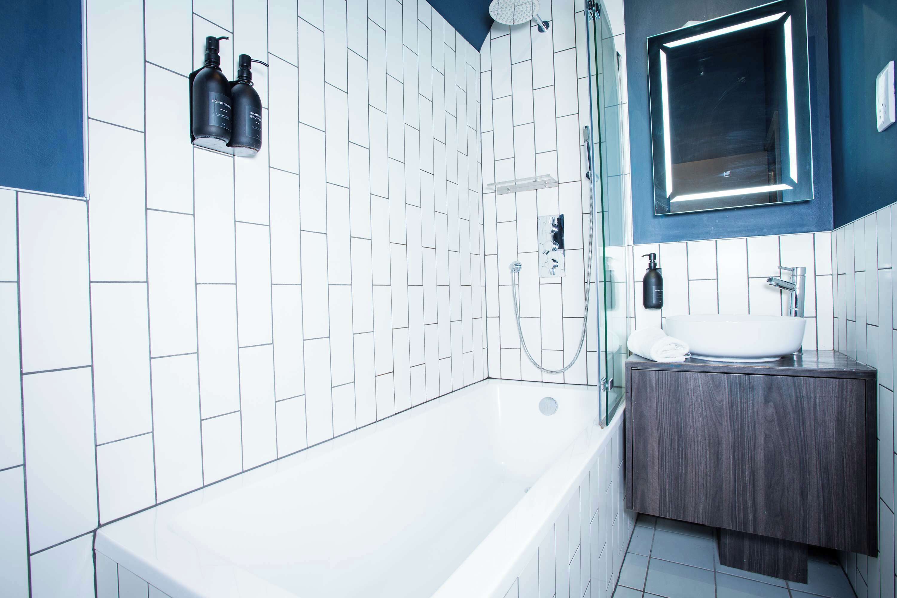 تجهيزات دش، مجففات شعر، مناشف