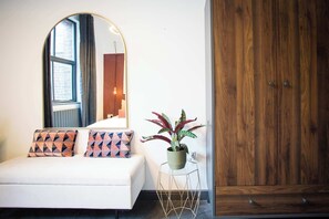 2 habitaciones, tabla de planchar con plancha, wifi y ropa de cama