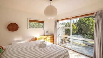 4 bedrooms, iron/ironing board, WiFi