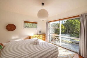 4 bedrooms, iron/ironing board, WiFi