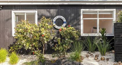 The Onetangi Gathering – Beach, Family, Connection