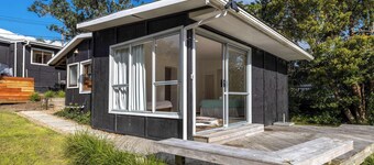 The Onetangi Gathering – Beach, Family, Connection