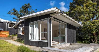 The Onetangi Gathering – Beach, Family, Connection