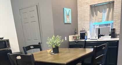 Country retreat within minutes to several towns with outdoor games ,petting farm