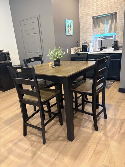 Country retreat within minutes to several towns with outdoor games ,petting farm