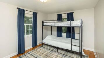 4 bedrooms, WiFi, bed sheets