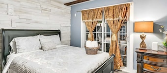 Spacious Family Getaway! Grill, Firepit & Patio