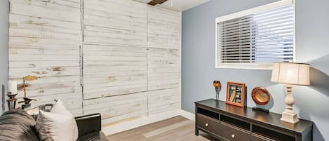 TV, fireplace, offices