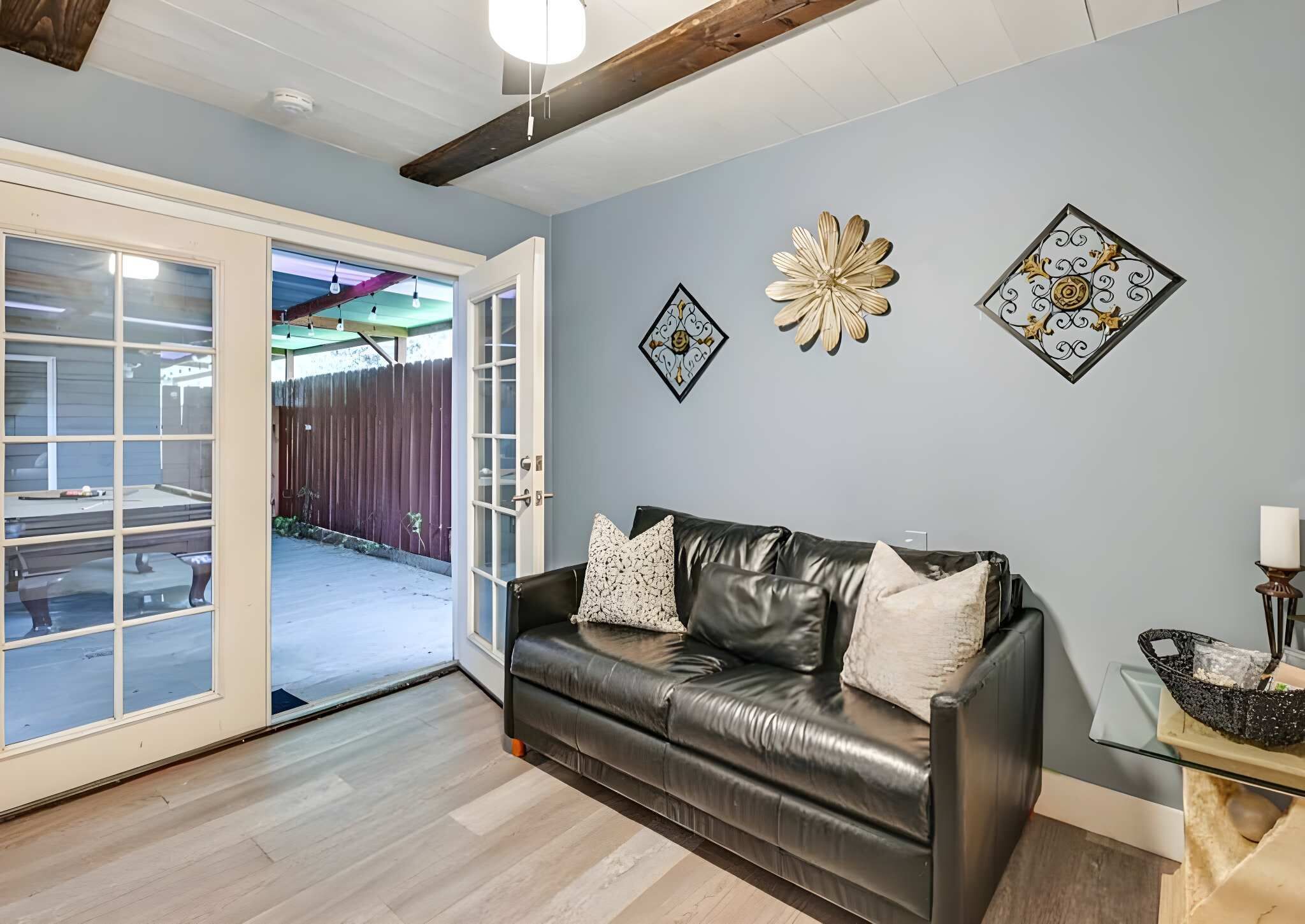 TV, fireplace, offices