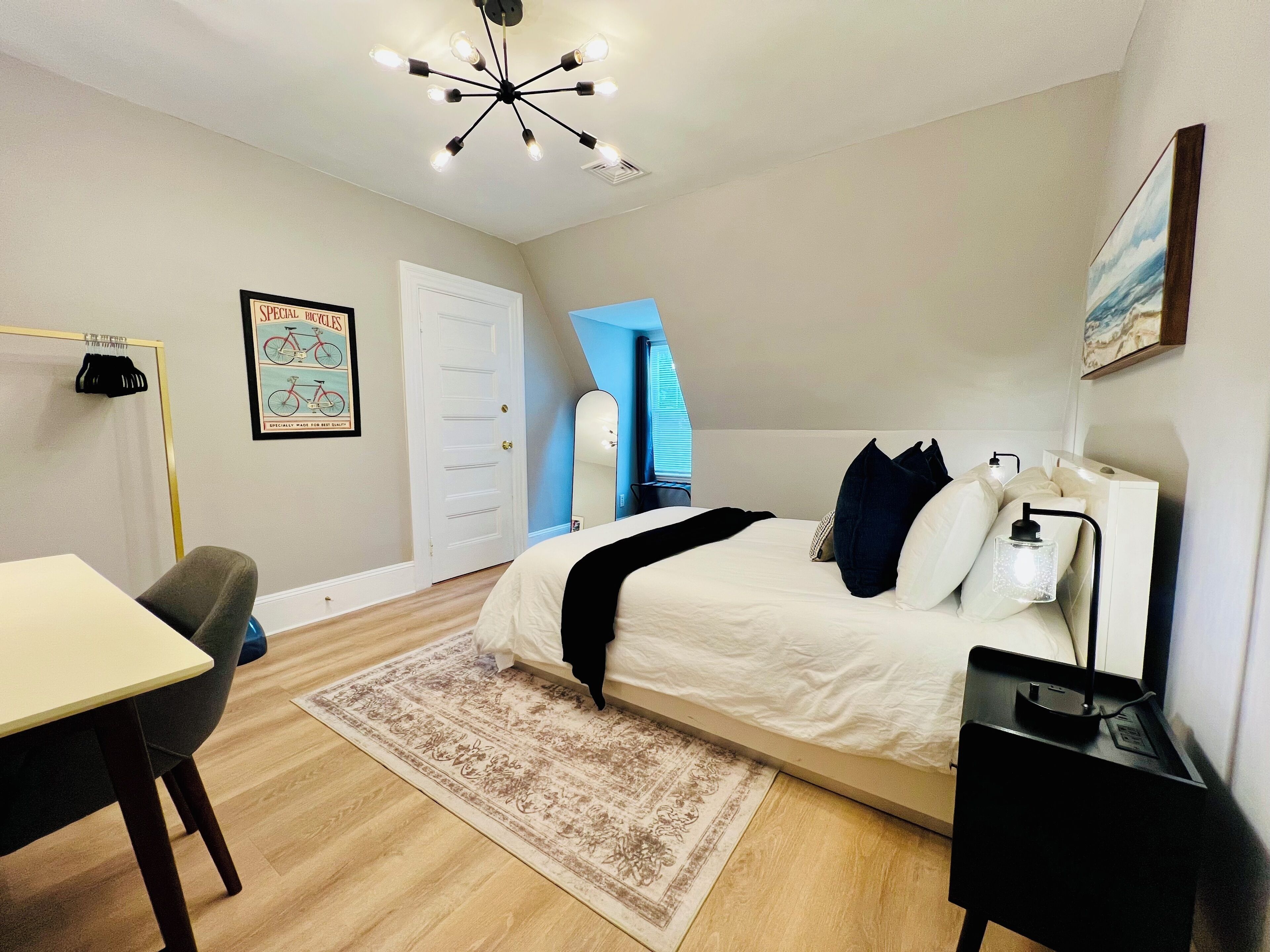 2 عدّة غرف نوم ومكواة/لوح كي وواي فاي وملاءات أسرّة