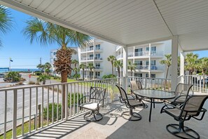 Kondominium, Beberapa Tempat Tidur (Pavilion Palms 105C- The Emerald Jewe) | Tempat makan outdoor