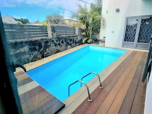 Outdoor pool - Royal Residence A3 - Gated Semi Detached Spacious Residence in Pereybere (Grand Baie)