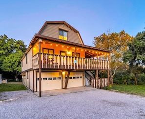 Talo, useita sänkyjä (Dragonfly Deck) | Ulkopuoli