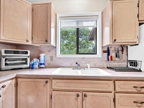 House, Multiple Beds (Dragonfly Deck) | Private kitchen