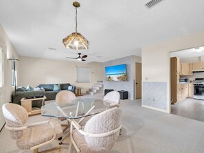 ハウス ベッド (複数台) (Dragonfly Deck) | 内装