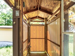 ハウス ベッド (複数台) (Dragonfly Deck) | 施設の敷地