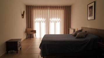 1 quarto, berço de viagem, Wi-Fi de cortesia, roupa de cama