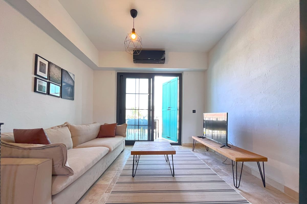 Vila conforto, sacada, vista para a piscina | Ferros/tábuas de passar roupa, Wi-Fi de cortesia