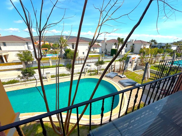 Villa – premium, balkong, bassengutsikt | Terrasse/patio