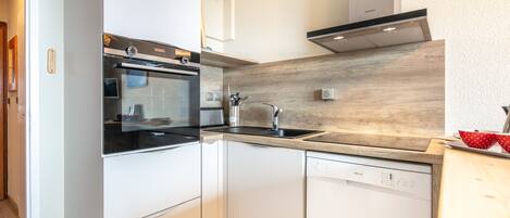 Fridge, microwave, oven, dishwasher