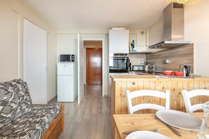 ثلاجة، ميكروويف، فرن، غسالة أطباق