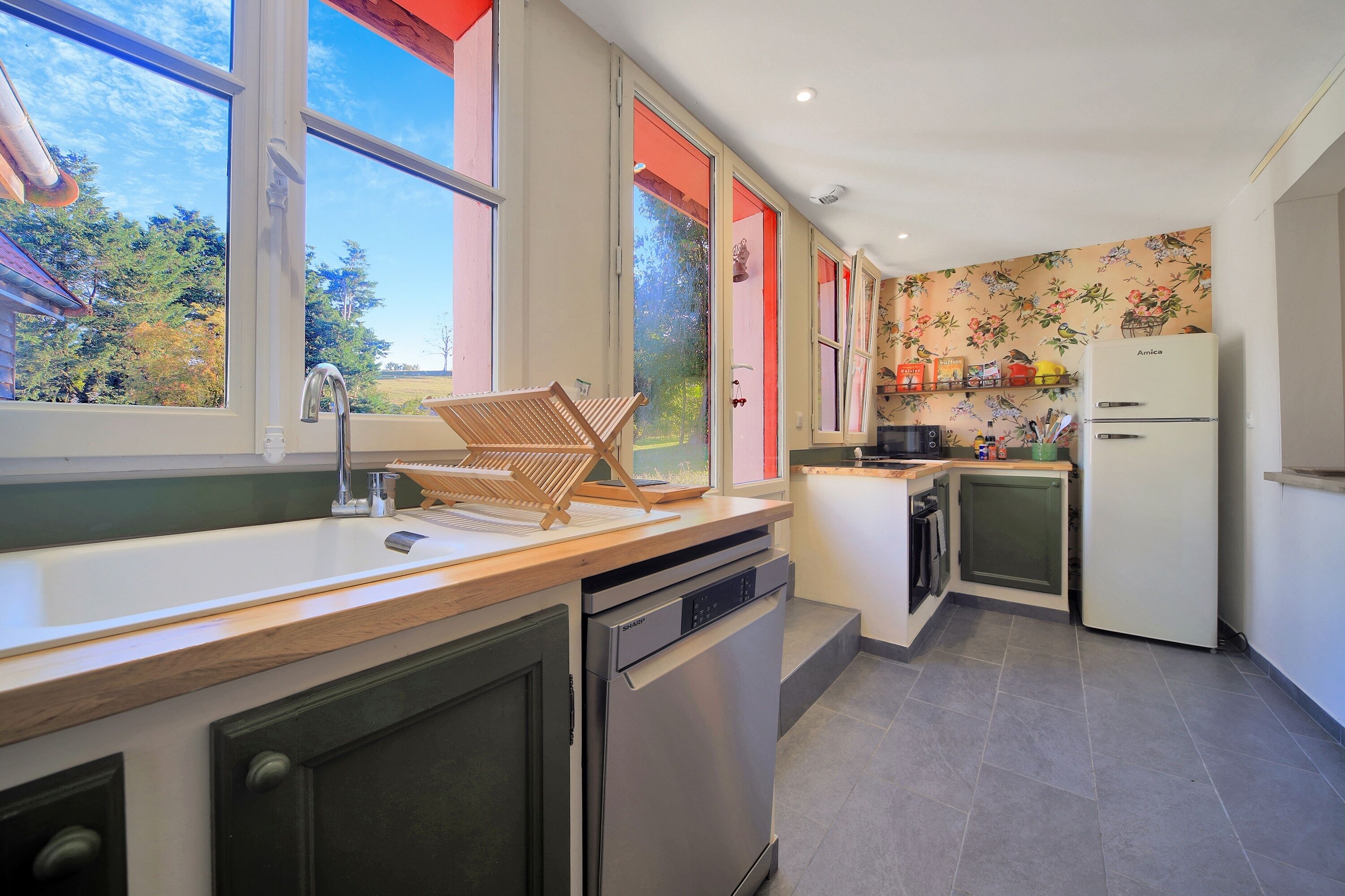 Fridge, microwave, oven, dishwasher