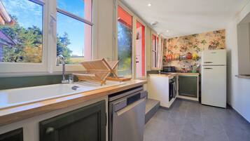 Fridge, microwave, oven, dishwasher