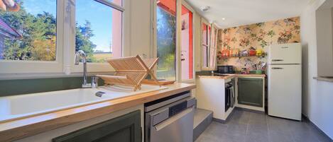 Fridge, microwave, oven, dishwasher