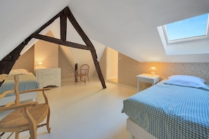 2 bedrooms, desk, free WiFi, bed sheets