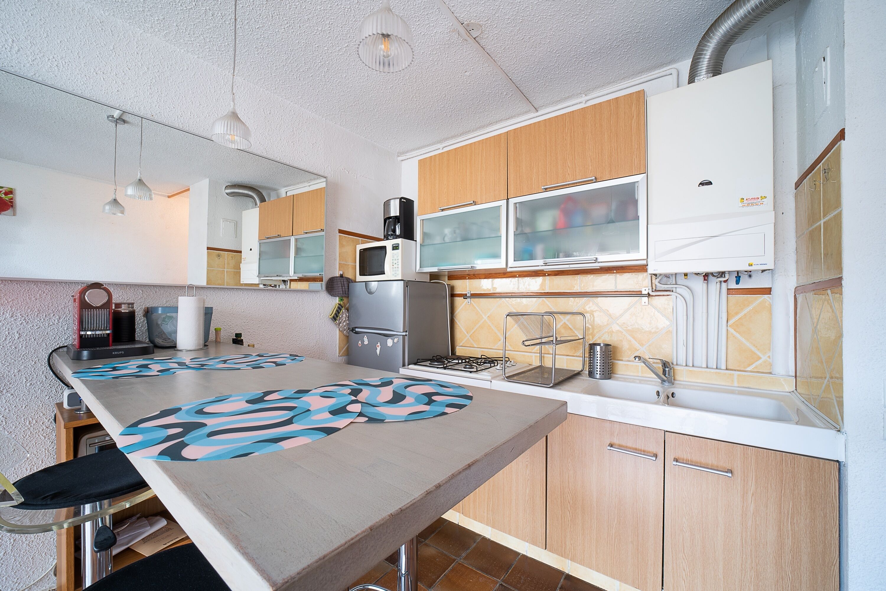 Fridge, microwave, oven, coffee/tea maker