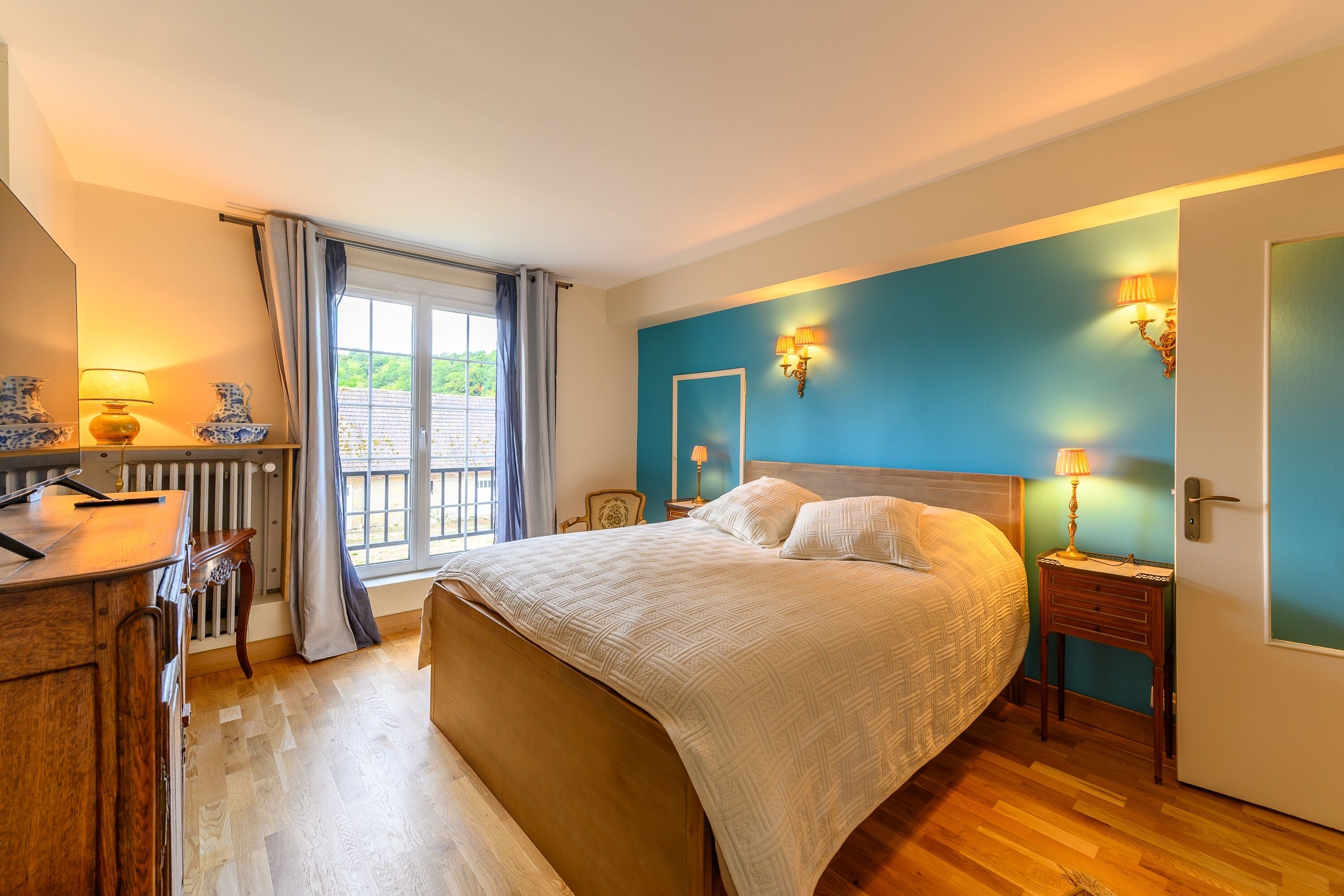 4 slaapkamers, een strijkplank/strijkijzer, gratis wifi, beddengoed