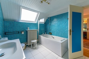 Hair dryer, towels