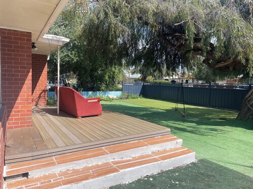 Budget Accommodation / Entire house / 3Bed/1Bath