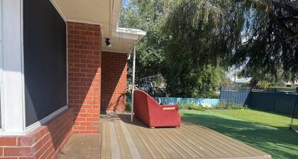 Budget Accommodation / Entire house / 3Bed/1Bath