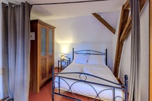 مكواة/لوح كي وواي فاي مجانًا وملاءات أسرّة